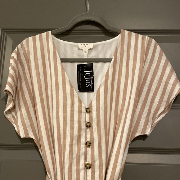 Striped, linen romper. Never been worn from Juju’s boutique - Picture 2 of 4